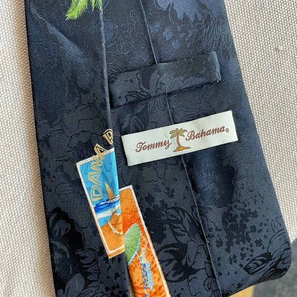 NEW! Tommy Bahama Silk Tie - Picture 6 of 9